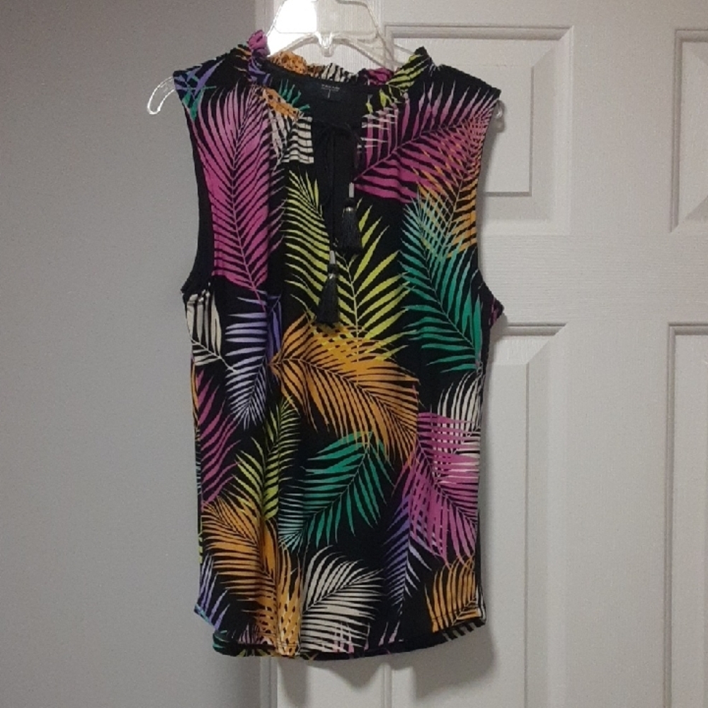 Tahari Tropical Print Sleeveless Blouse With Ties. NWT